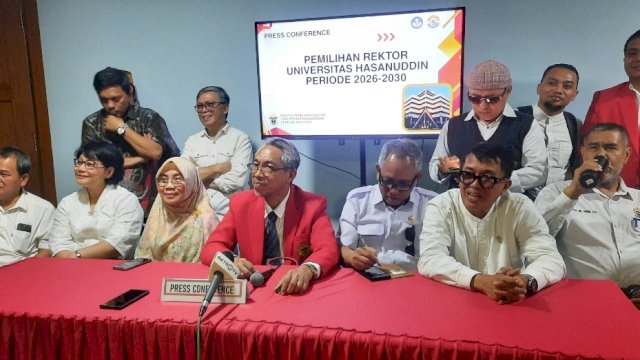 Dekan Pascasarjana Unhas, Prof Budu Resmi Daftar Calon Rektor Unhas 2026-2030.
