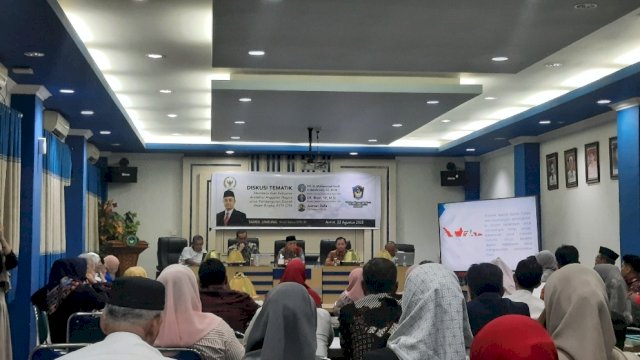 Wakil Ketua DPD RI, Tamsil Linrung, saat menjadi narasumber diskusi tematik.