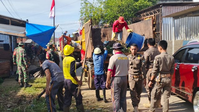 TNI Kolaborasi Pemda Lutim Gelar Karya Bakti di HUT RI Ke 80