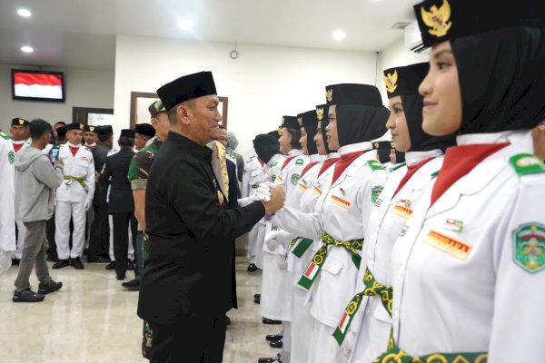 Kukuhkan 70 Paskibraka, Bupati Lutim Ibas: Jalankan Tugas dengan Penuh Tanggung Jawab