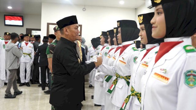 Bupati Ibas Kukuhkan 70 Paskibraka.