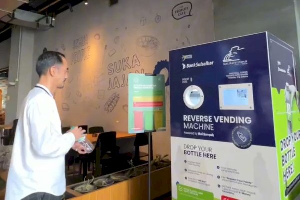 Bank Sulselbar Luncurkan Mesin Penukar Botol Plastik Menjadi Saldo E-Money, Dukungan Gerakan Lingkungan Bersih