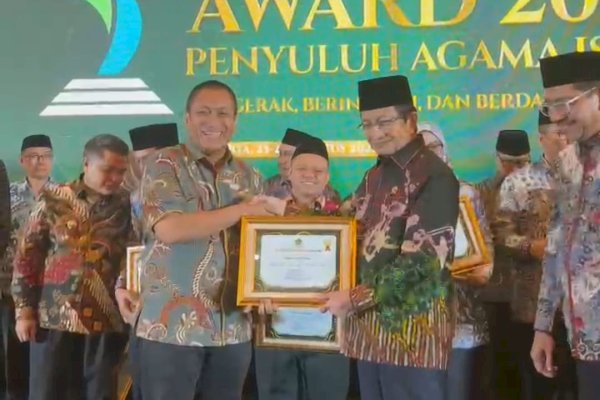 Bupati Lutim Ibas Terima Penghargaan Bergengsi dari Menteri Agama RI