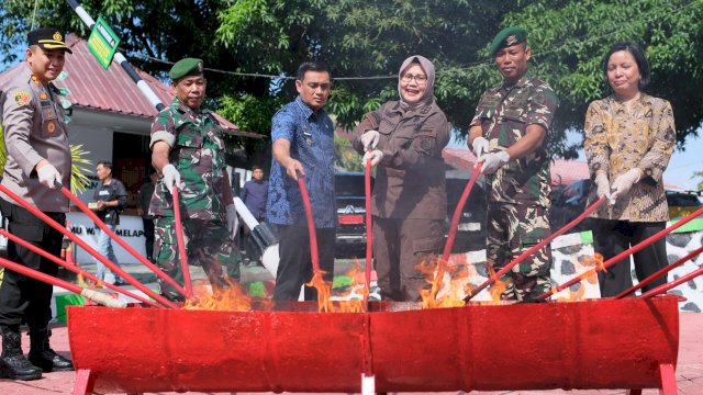 Pemkot Parepare Tegaskan Komitmen Hukum Lewat Pemusnahan Barang Bukti Hasil Kejahatan