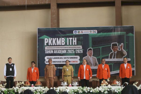 Pj Sekda Hadiri Pembukaan PKKMB ITH, Dukung Pengembangan Pendidikan Tinggi di Parepare