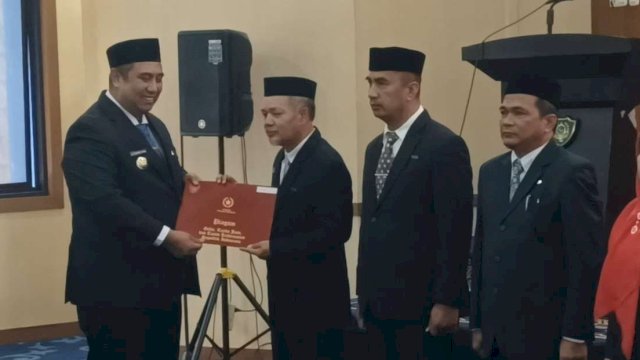 Ratusan PNS Pemkab Maros Terima Satyalencana Pengabdian.