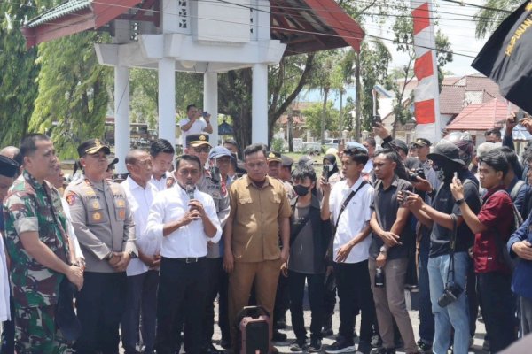 Bupati Dampingi Aksi Unjuk Aliansi Mahasiswa dan Masyarakat, Komitmen Kawal Aspirasi Hingga Pusat