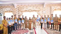 Bupati Sinjai Serahkan Penghargaan Duta Wisata dan Lepas Wakil ke Tingkat Provinsi