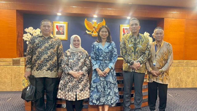 Bupati Sinjai, Dra Hj Ratnawati Arif di dampingi Ketua DPRD, Andi Jusman, audiens ke Wakil Menteri, Niluh Eniek Ermawati.