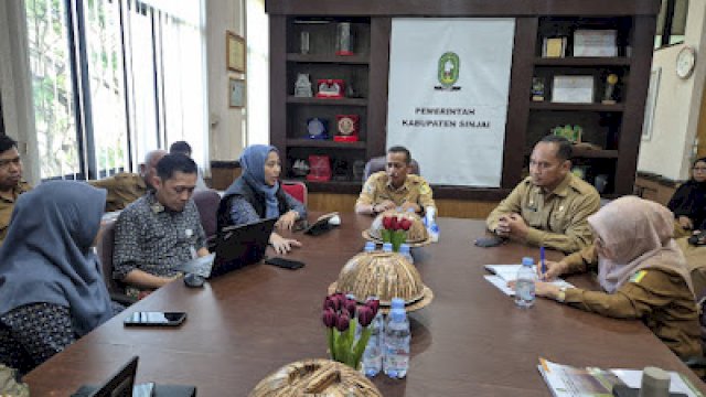 Sekretaris Daerah Kabupaten Sinjai, Andi Jefrianto Asapa memimpin Rapat Pembahasan Adendum Rencana Kerja antara Pemkab Sinjai dengan BPJS Kesehatan Cabang Watampone.