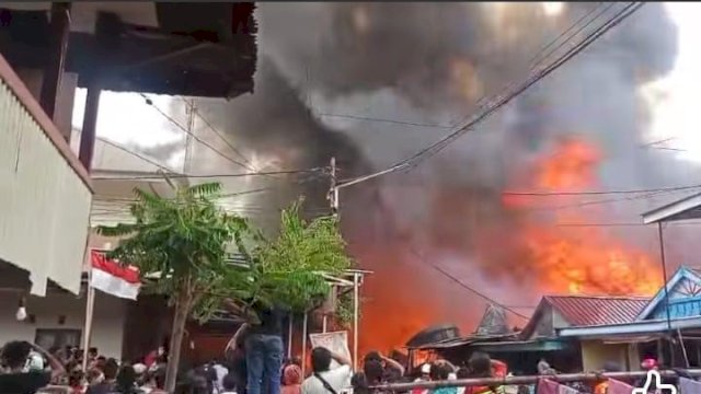 Kebakaran Hebat Melanda Permukiman Padat Penduduk di Desa Sorowako Lutim