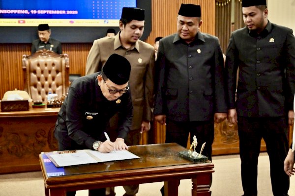 Bupati Soppeng Suwardi Haseng Tandatangani Berita Acara Persetujuan Ranperda Perubahan APBD TA 2025