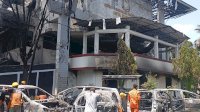 Polisi Rekonstruksi Kasus Pembakaran DPRD Makassar