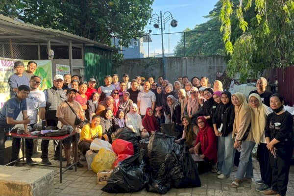 Peringati WCUD 2025, Diskominfo Makassar Gelar Kerja Bakti dan Kunjungi TPS3R