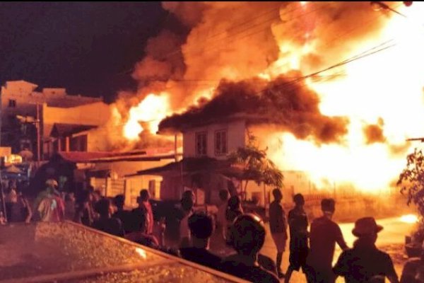 Puluhan Rumah Terbakar Akibat Kebakaran Sorowako Lutim, Ratusan Anak dan Lansia Terdampak-Dibuatkan Dapur Umum
