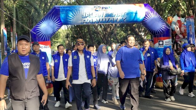 27 Pengemudi Ojol Maros Dapat Bantuan di Jalan Sehat PANWalk