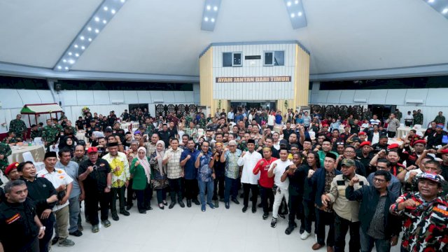 Gubernur Sulawesi Selatan Andi Sudirman Sulaiman menghadiri Deklarasi Damai yang digelar di Makodam XIV Hasanuddin.