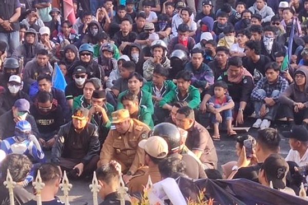 Aksi Demonstrasi di Maros Berjalan Damai, Tuntut 9 Poin-Bupati Chaidir Syam: Semua Aspirasi Akan Kami Sampaikan ke Pusat