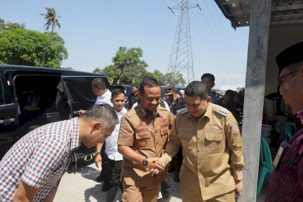 Munafri-Aliyah & Gubernur Sulsel Serahkan Santunan ke Keluarga ASN Korban di DPRD Makassar