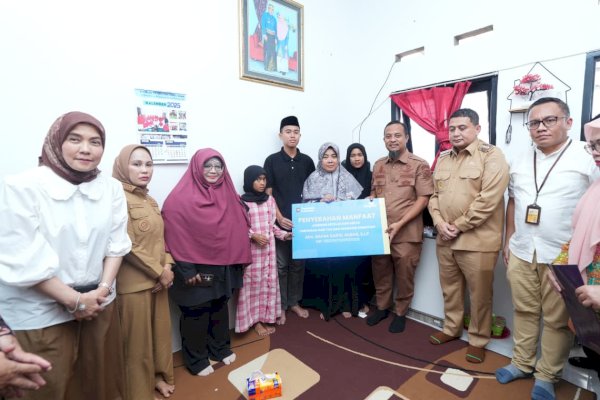 Gubernur Sulsel Ringankan Beban Keluarga Kasi Kesra dengan Santunan dan Fasilitas Transportasi