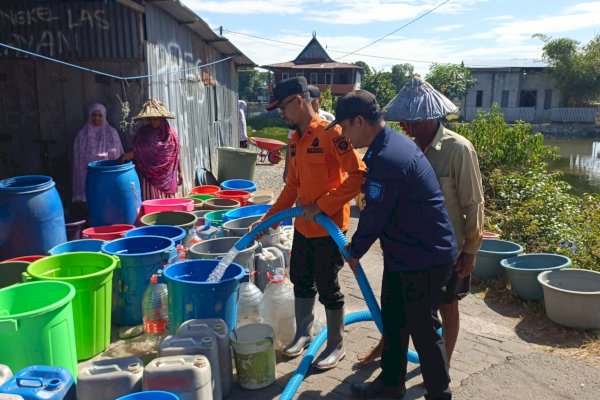 Pemkab Maros Salurkan Air Bersih ke 6 Kecamatan Terdampak Kekeringan