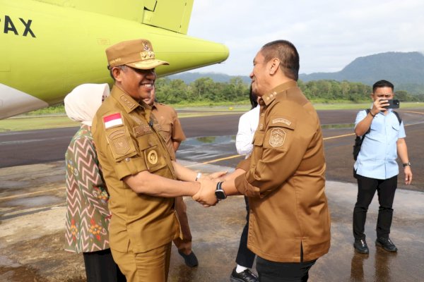 Bupati Lutim Ibas Jemput Gubernur Sulteng Anwar Hafid di Sorowako, Hadiri First Cut Ceremony BB1 Project