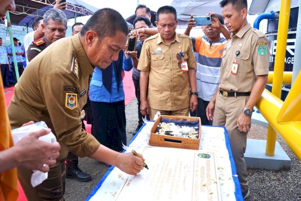 Bupati Lutim Ibas Resmikan Instalasi Pengelolaan Air Perumdam Waemami