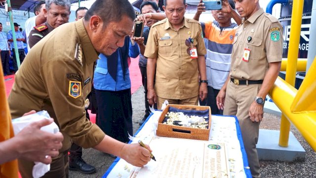 Bupati Lutim Ibas Resmikan Instalasi Pengelolaan Air Perumdam Waemami