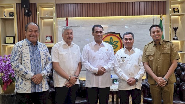 Bupati Pinrang, Irwan Hamid bertemu dengan Menteri Pertanian Republik Indonesia A. Amran Sulaiman.