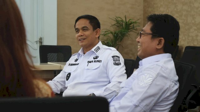 Kepala Pusat Pengendalian Lingkungan Hidup Wilayah Sulawesi & Maluku, Dr. Azri Rasul, SKM., M.Si., MH, dengan Wakil Bupati Pinrang, Sudirman Bungi, S.IP., M.Si.