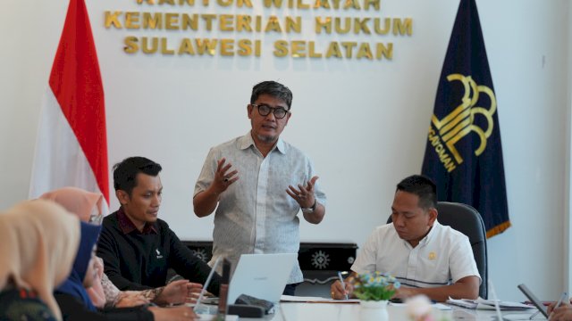 Ketua Komisi B DPRD Makassar, Ismail, menghadiri rapat harmonisasi, pembulatan, dan pemantapan konsepsi Ranperda tentang Pengelolaan Parkir.