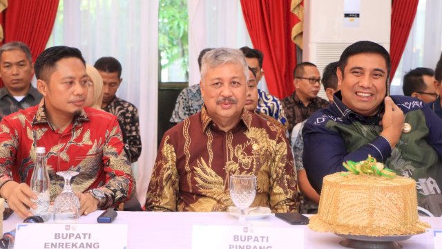 Bupati Pinrang H. A. Irwan Hamid, S.Sos mengikuti pengarahan langsung dari Menteri Dalam Negeri Muh. Tito Karnavian.