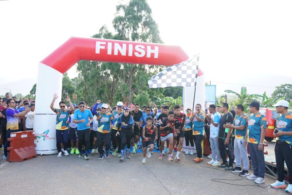 Daya Tarik Sabtu Sehat Berlari, Bupati Ibas: Wadah Sehatkan Warga & Majukan UMKM Lutim