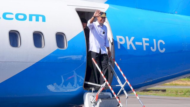 Gubernur Sulawesi Selatan, Andi Sudirman Sulaiman meresmikan penerbangan perdana subsidi rute Makassar–Bone menggunakan pesawat ATR 72-500 milik Fly Jaya Airlines.