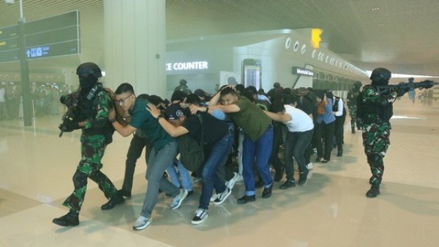 Bandara Sultan Hasanuddin bersama TNI AU Gelar Latihan Penanggulangan Keadaan Darurat