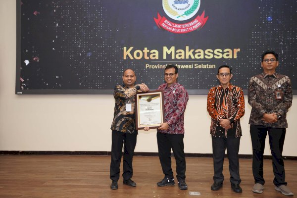 Makassar Raih Penghargaan Gadjah Mada Digital Transformation Governance Index Awards 2025