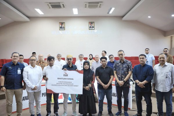 Pemkot Bareng FKIJK Sulselbar Berikan Bantuan Sosial ke Keluarga Korban Kerusuhan DPRD Makassar