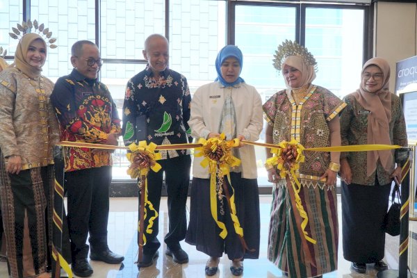 Aliyah Mustika Ilham Apresiasi Perhimpunan Dokter Anti Penuaan Gelar IndAAC Sulawesi 2025