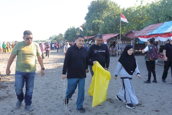 Pimpin Kerja Bakti Serentak, Munafri – Aliyah Ingatkan Jaga Kebersihan Lingkungan