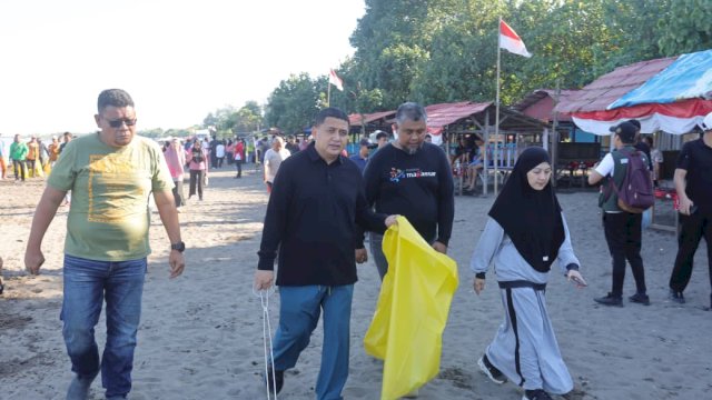 Munafri &ndash; Aliyah Ingatkan Jaga Kebersihan Lingkungan.