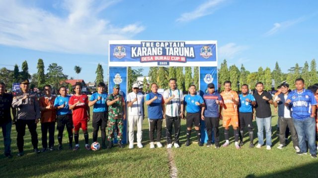 Bupati Luwu Timur, Irwan Bachri Syam, membuka secara resmi Turnamen Sepak Bola Karang Taruna Cup di Kecamatan Burau.