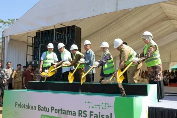 Munafri Dampingi JK Letakkan Batu Pertama di RS Islam Faisal