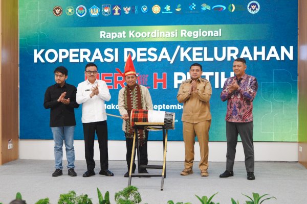 Sekda Jufri Rahman Dampingi Sesmenkop Ahmad Zabadi Buka Rakor Regional Koperasi Merah Putih