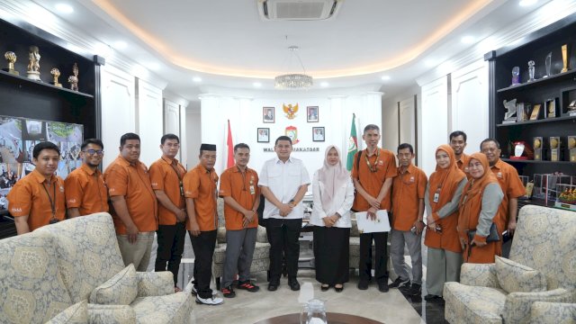 Wali Kota Makassar Munafri Arifuddin saat menerima kunjungan tim dari Sekolah Islam Athirah di Kantor Balai Kota Makassar.