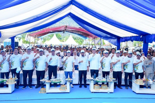 Gubernur Andi Sudirman Sulaiman Serahkan 15 Miliar untuk Kabupaten Pangkep