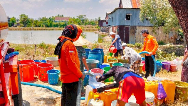 Kekeringan Meluas, Pemkab Maros Kirim 800 Ribu Liter Air Bersih