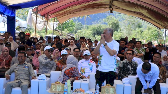 Bupati Pinrang H. A. Irwan Hamid, S.Sos menghadiri kegiatan Senator Peduli Ketahanan Pangan di Kabupaten Pangkep.