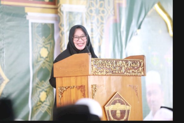 Wabup Lutim Puspawati Ajak Santri Teladani Akhlak Rasulullah di Maulid Nabi