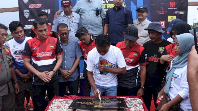 Bupati Sidrap, H. Syaharuddin Alrif, meresmikan Sirkuit Motocross RST Bupal di Desa Lasiwala, Kecamatan Pitu Riawa.