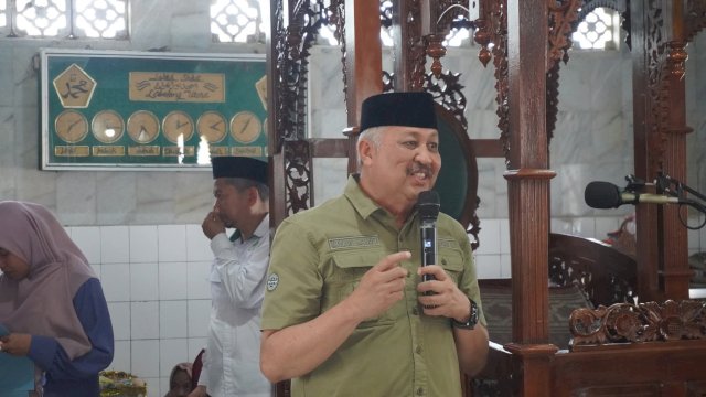 Bupati Pinrang, H. A. Irwan Hamid, S.Sos., hadiri perayaan Maulid Nabi Muhammad SAW yang digelar masyarakat Desa Siwolong Polong, Kecamatan Mattiro Sompe.